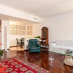 Dora Trevi Apartment