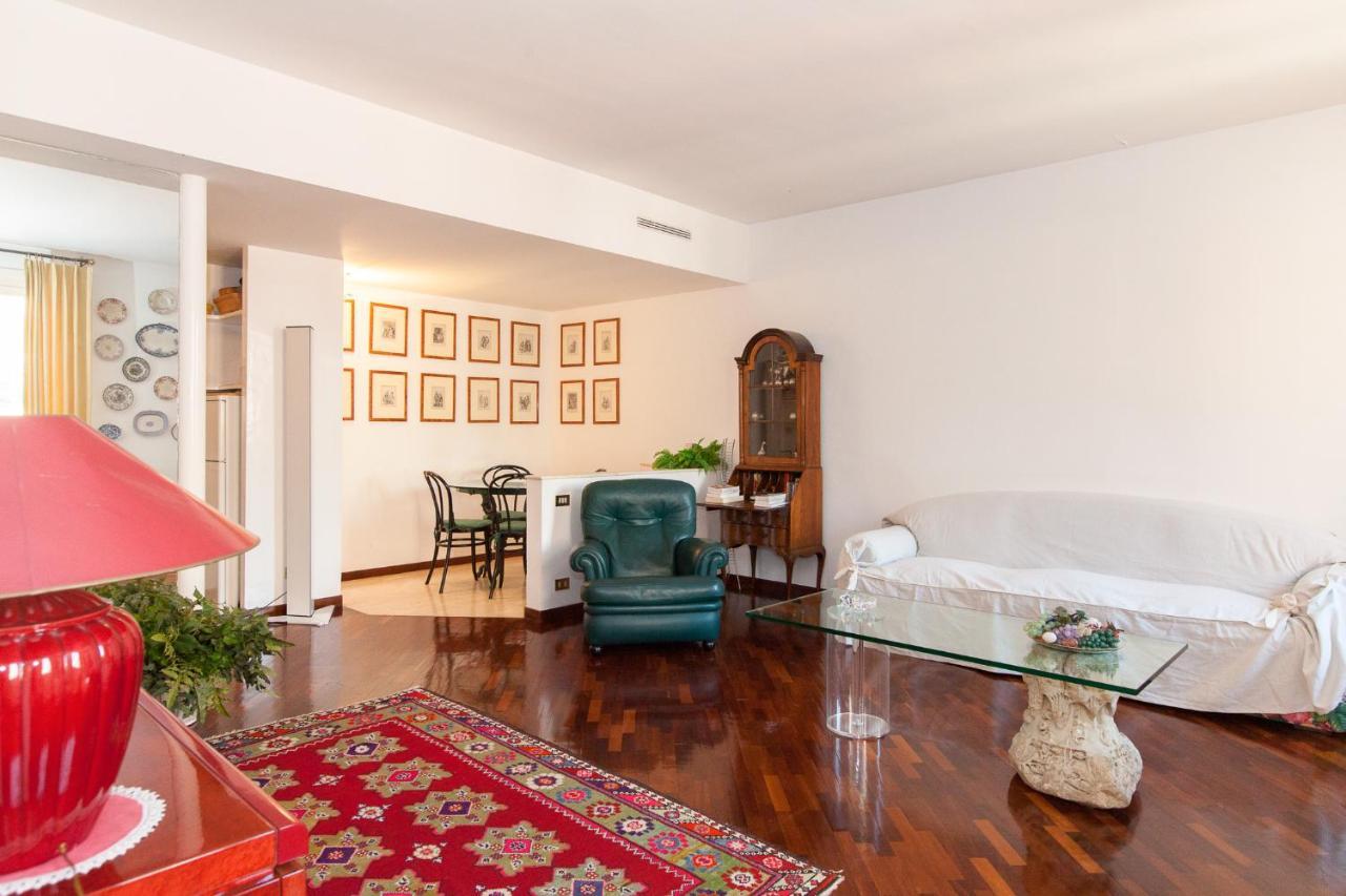 Dora Trevi Apartment Rom