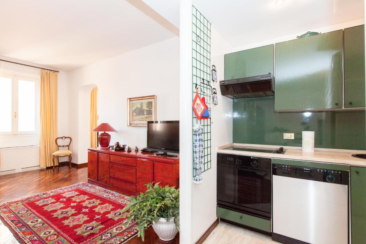 Dora Trevi Apartment