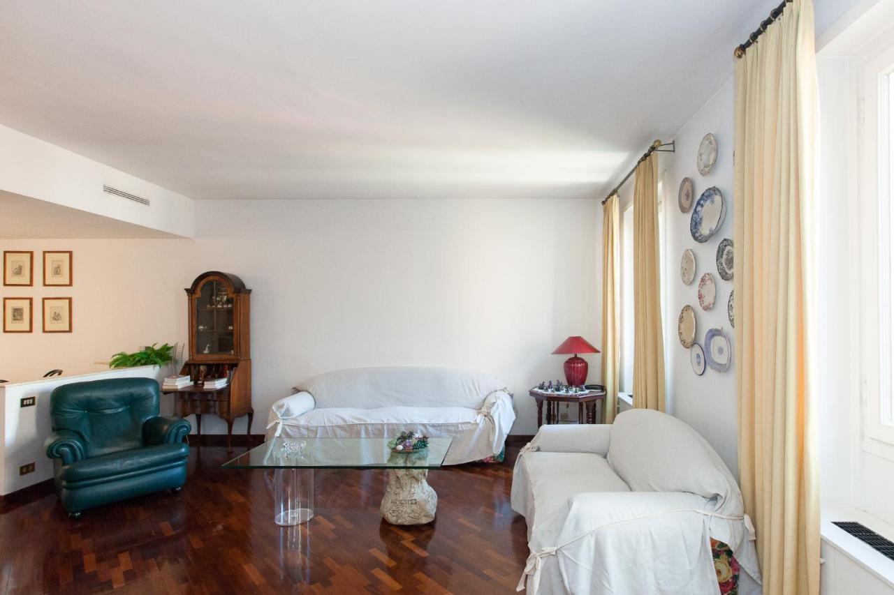 Dora Trevi Apartment *