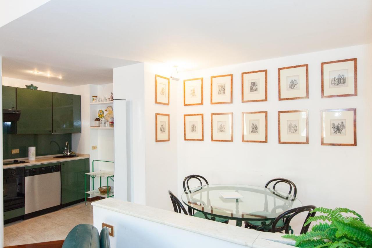 Dora Trevi Apartment *